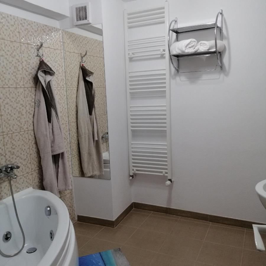 Karla Residence / Greta Residence Resita Bagian luar foto