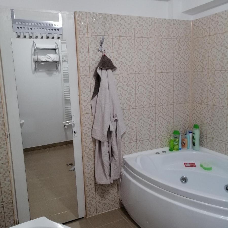 Karla Residence / Greta Residence Resita Bagian luar foto