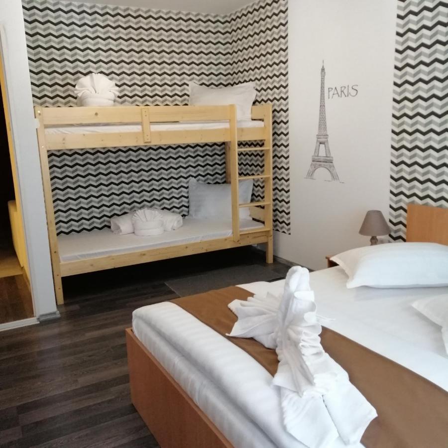 Karla Residence / Greta Residence Resita Bagian luar foto